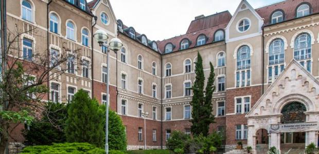 Обучение в Печ для школьников, подростков и студентов. Список 1 школ и 7 учебных программ, рейтинг, стоимость учебы