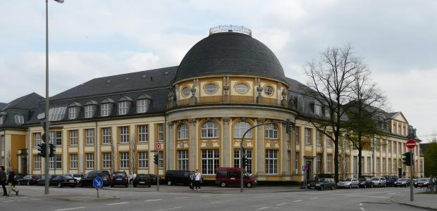 Studenten Miniarsch Zierlicher Lutschen