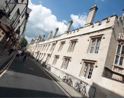 UIC Оксфорд Языковой центр - UIC Oxford International