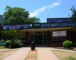Школа Майерс Парк Хай  (Myers Park High School)