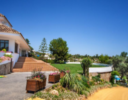 MIUC — Marbella International University Centre (Международный университетский центр в Марбелье)