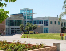 Tseng College – California State University, Northridge (Колледж Тсенг в Калифорнийском университете Нортридж)