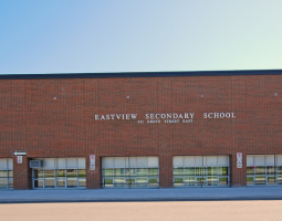 Eastview Secondary School (Государственная школа Канады, Иствью)