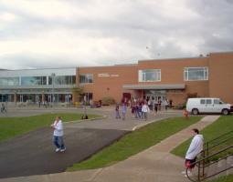 Innisdale School (Государственная школа Иннисдэйл)