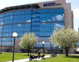 University of Massachusetts Medical School (UMMS) Медицинская школа Массачусетского университета в Вустере
