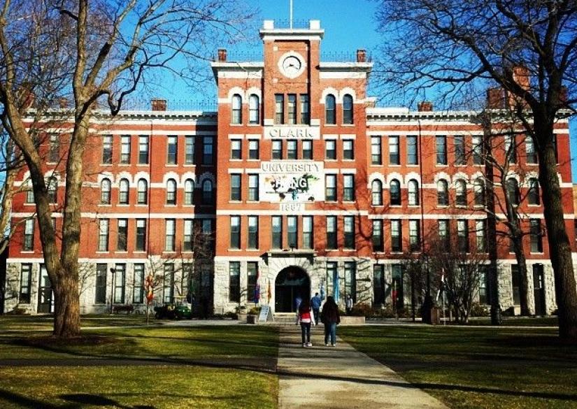 Clark University (CU) Университет Кларк 0