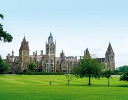 Charterhouse School Summer детский футбольный лагерь Charterhouse School