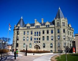 University of Winnipeg (UofW) Университет Виннипег