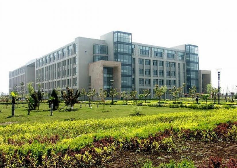 Xi'An Shiyou University Университет Сиань Шию 0