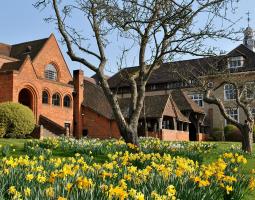 Bedales School Summer (Летний детский лагерь)