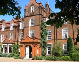 Hughes Hall, University of Cambridge Summer (Летний лагерь в Hughes Hall)