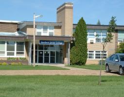 Rosthern Junior College, Колледж Ростерн Джуниор