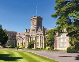 Queen’s College Etherton Education — Летняя школа Квинс-Колледж
