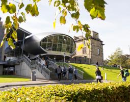 Summer School at Napier University, Летняя школа университета Нейпир