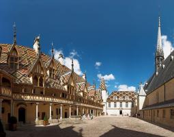 INSEEC School of Management in Beaune, INSEE Высшая школа менеджмента в Боне