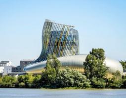 INSEEC School of Management in Bordeaux, INSEE Высшая школа менеджмента в Бордо