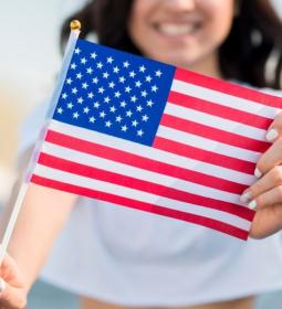 Зачем США устраивают лотерею грин-карт?