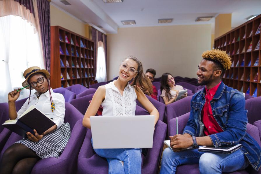 Alexanders College offers discounts on courses and programs for international students