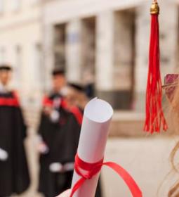 Как поступить в Нидерланды после российской школы: выбор страны и вуза, подготовка документов, обучение