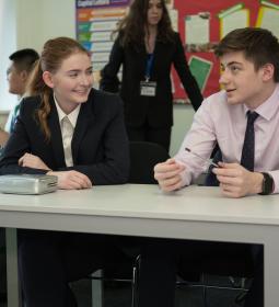NMSC Warwick вновь демонстрирует выдающиеся результаты по A-level