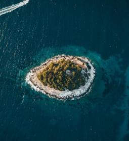 Мечта интроверта: 7 самых крохотных островов, где живут люди