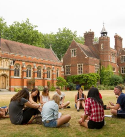 100% и 75% стипендия на летние программы при Cambridge University и Royal Hospital School