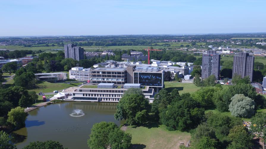 Программа "Политика и международные отношения" в Essex International College