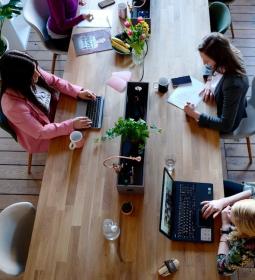 5 профессий, специалистам которых прибыльнее работать за границей