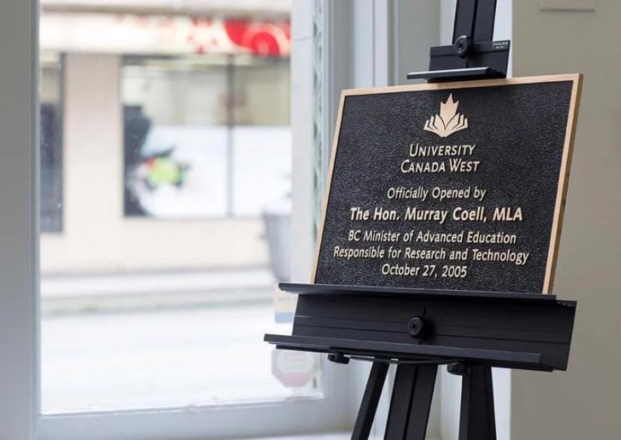 University Canada West предлагает стипендии для российских студентов!