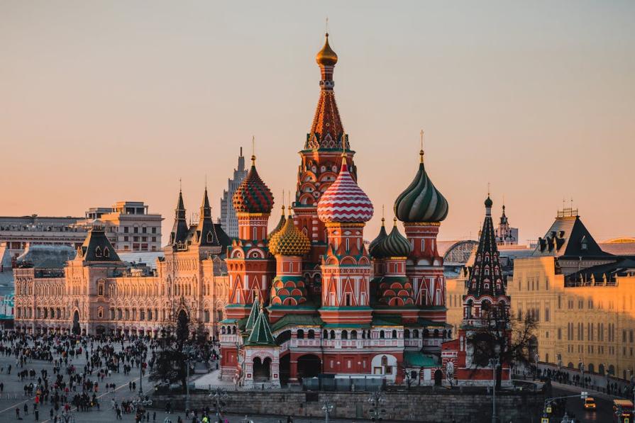 «Умом Россию не понять»: какие русские традиции удивляют американцев?