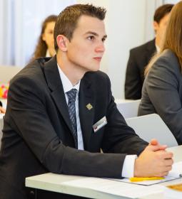 Стипендия на обучение от сети Swiss Education Group
