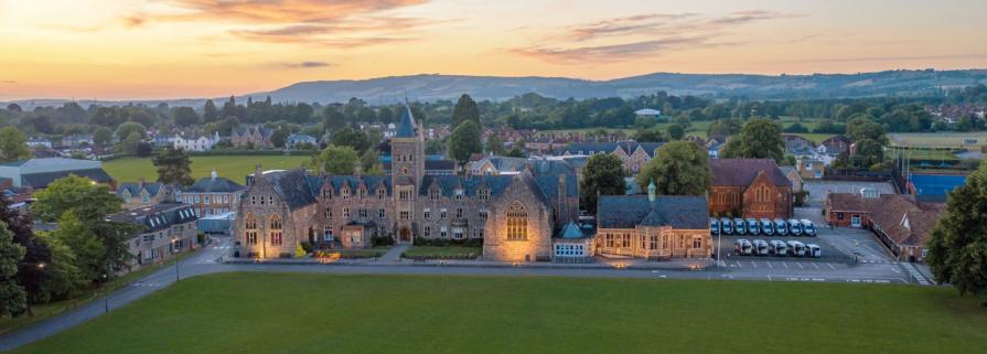 Скидки на летние программы в Taunton School в 2020 году