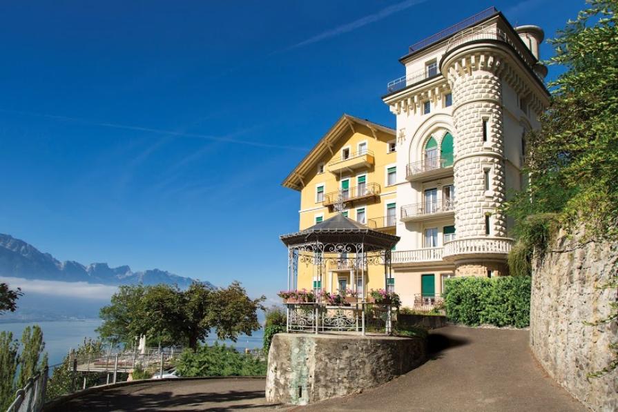 Скидки до 50%  на обучение в лагере Surval School Montreux