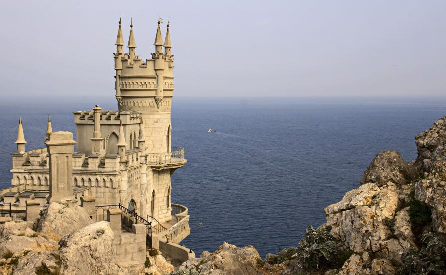 Какие регионы в России самые бедные, а какие — самые богатые