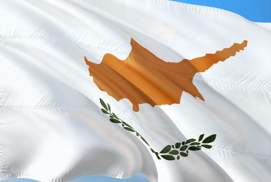 Не такой, как у Греции и Турции: флаг Кипра
