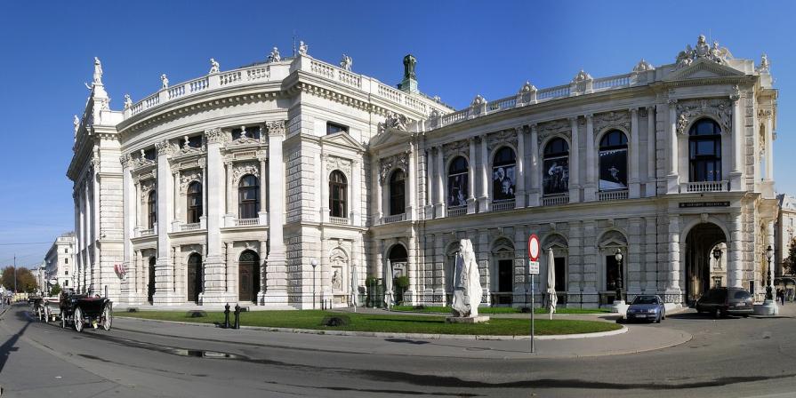 TOP-5 most amazing theaters in the world
