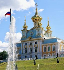 Российский флаг: история, современность, символическое значение