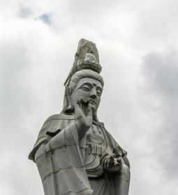 Самый огромный памятник в мире: кому он установлен?
