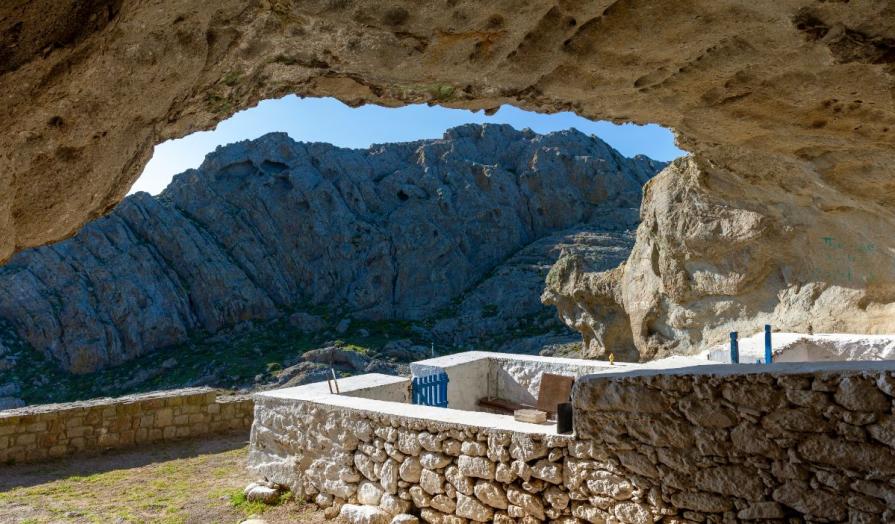 Amazing temple without a roof - how was it built?