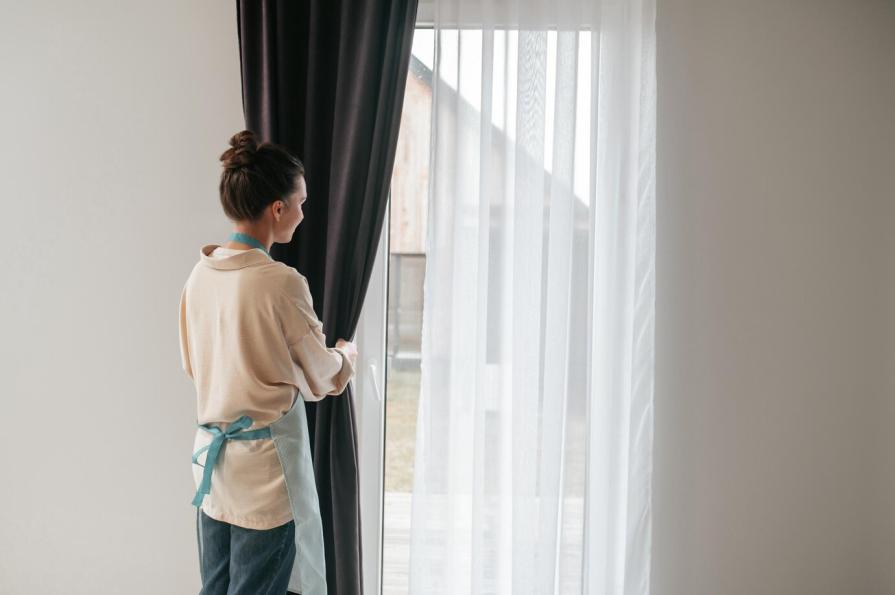 Why do the Dutch not use curtains?