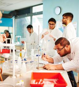 По результатам экзаменов A-Level 2016, колледж Abbey Cambridge занимает первое место среди школ-пансионов в Кембридже