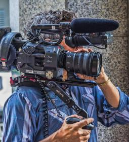 Изучение СМИ и Public Relations в Шотландии