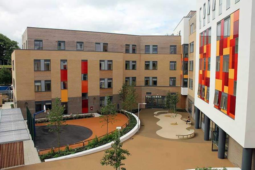 По результатам экзаменов A-Level 2016, колледж Abbey Cambridge занимает первое место среди школ-пансионов в Кембридже
