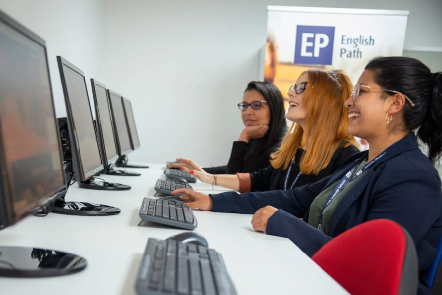 Сеть языковых школ English Path открывает выгодные бронирования на весь 2025 год: скидки до 45%!