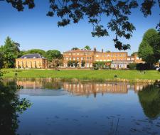Tasis the American school England Школа Тасис Американ Англия