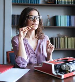 Лучшие университеты для будущих писателей Британии в 2025 году | Complete University Guide