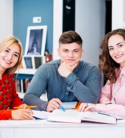 Сеть Frances King запускает новые курсы для студентов 50+ лет