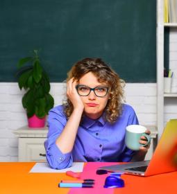 Почему учителя начальных классов массово увольняются?