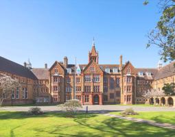 St Margaret’s School Bushey, Школа Сент-Маргарет в Буши