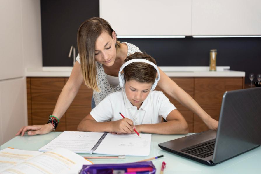 Домашнее обучение входит в моду? В чем секрет, тонкости и преимущества outschooling’а